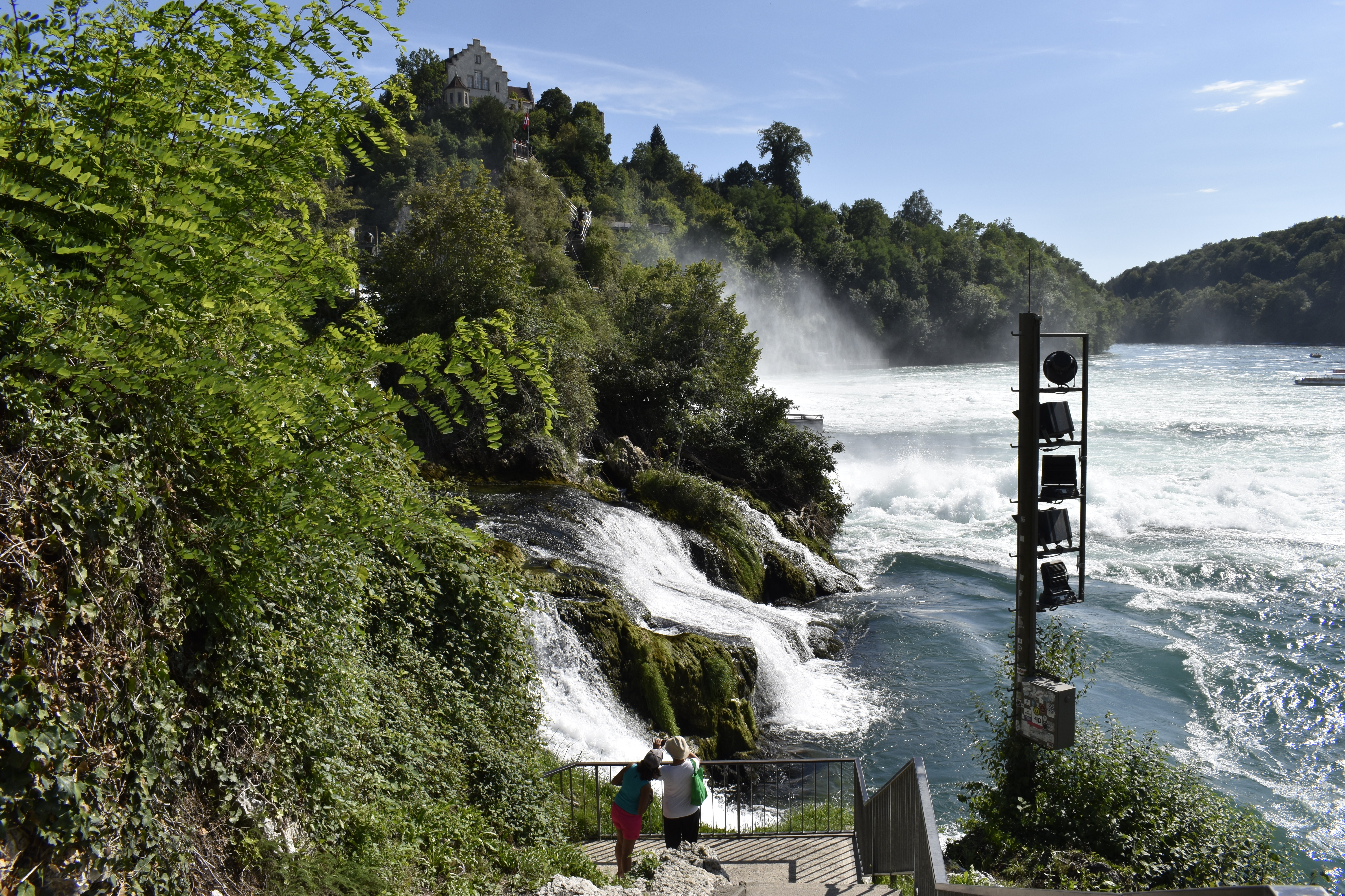 Der Rheinfall bei Schaffhausen in der Schweiz